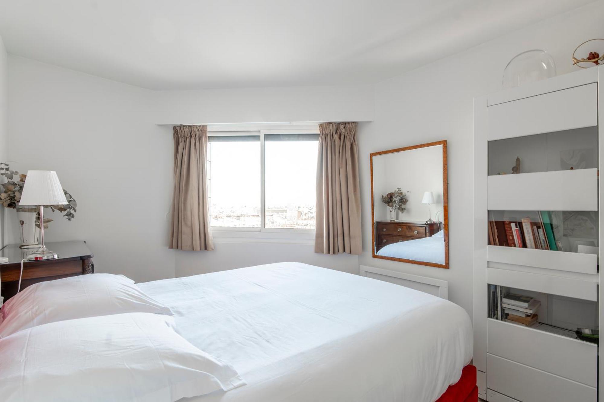 Veeve - Panoramic Views From The 17th Appartement *