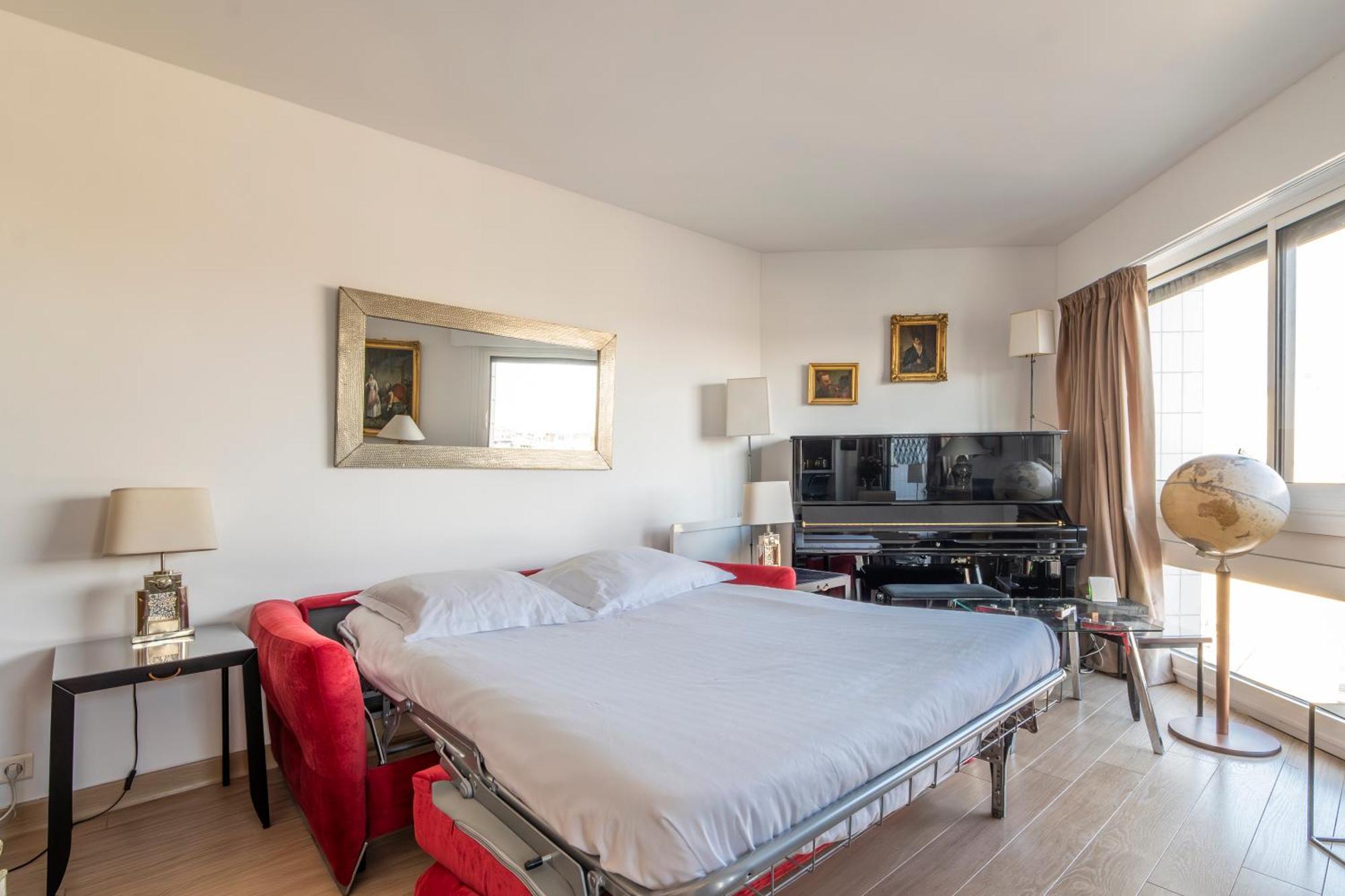 Veeve - Panoramic Views From The 17th Appartement *