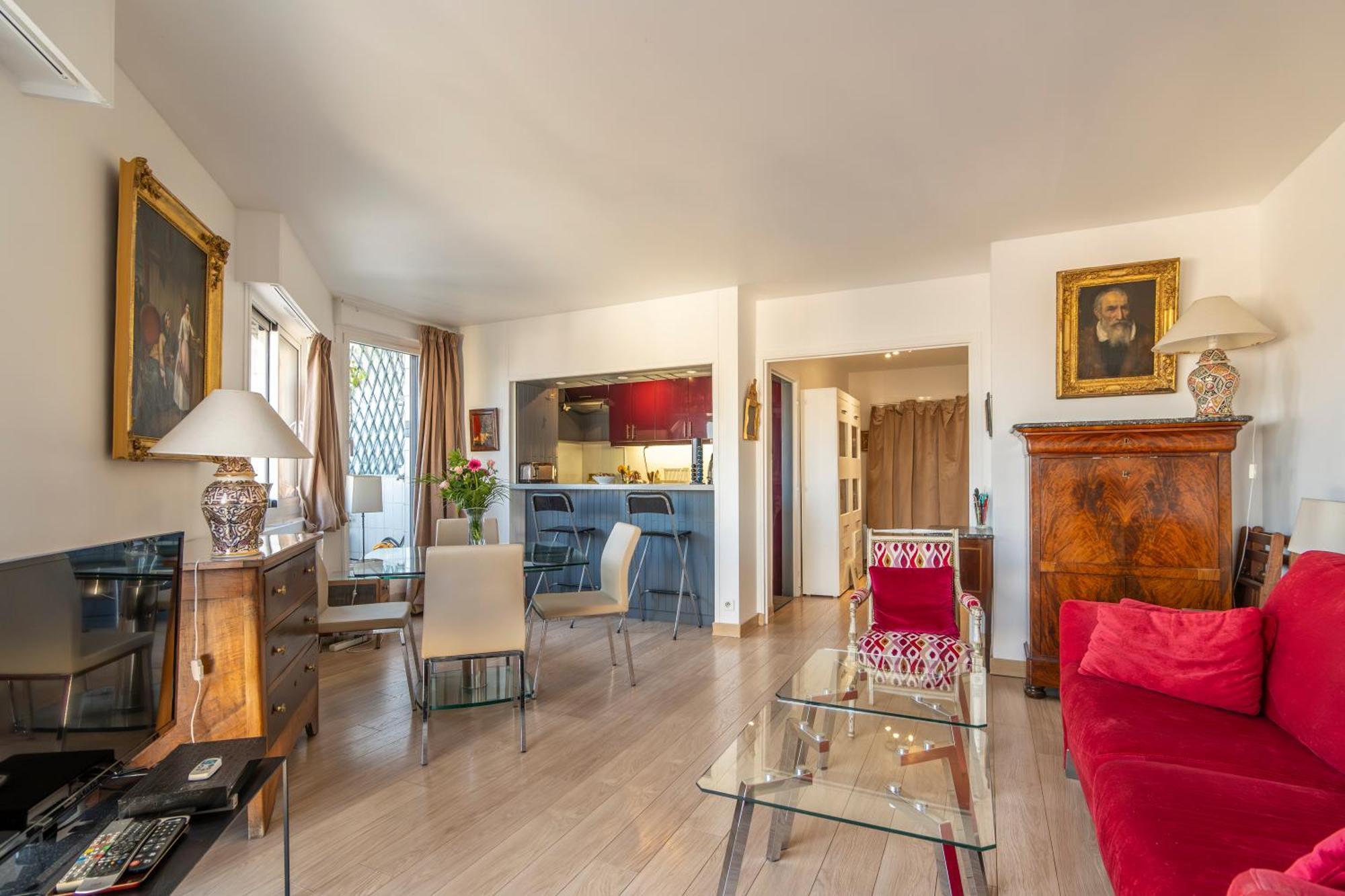 Veeve - Panoramic Views From The 17th Appartement *